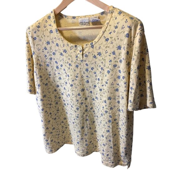 Bobbie Brooks Woman Yellow Floral Design Short Sleeved Round Neck Top Sz 18 - Picture 3 of 9